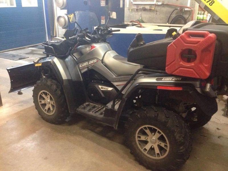 Can-Am outlander LTD 800 et arctic cat TRV 700