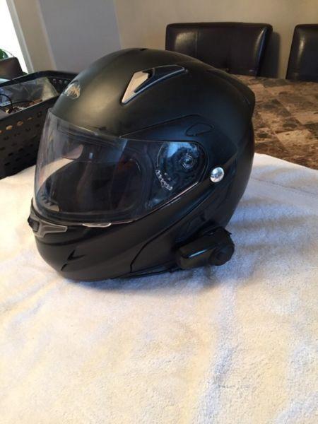 Motorcycle helmet with blutooth