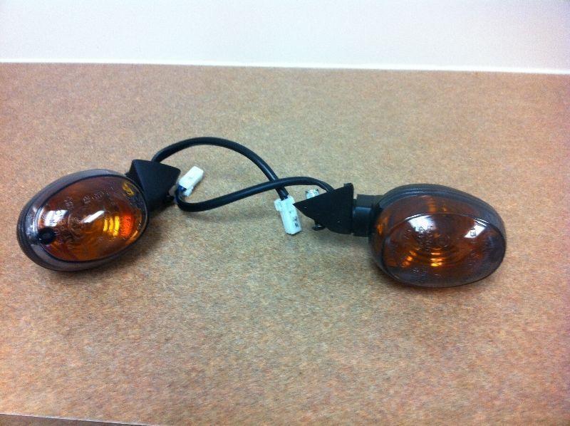 Vespa Right and Left Front Turn Signals (Complete)