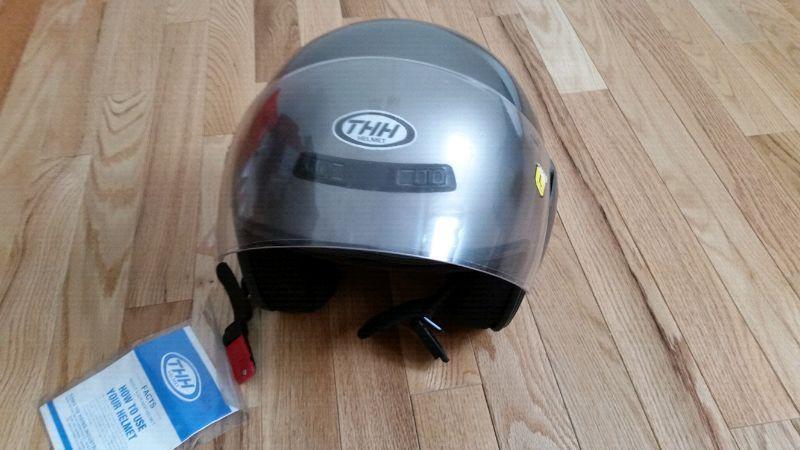 THE full face motorcycle helmet