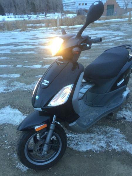 Piaggio Fly 150 Scooter