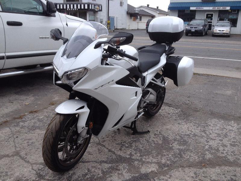 Demo 2015 VFR 800F Pearle White With 2 Year Full Warranty!