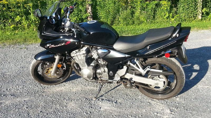 2003 Suzuki Bandit gsf600 S with helmet and cover