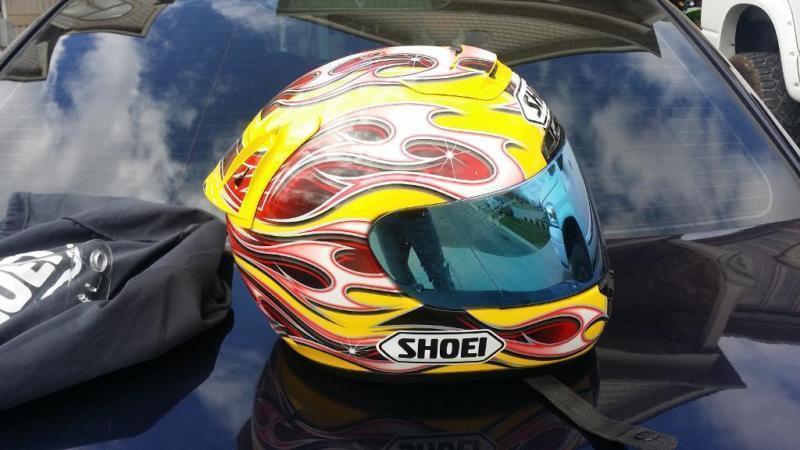 Medium Shoei rf 1100 helmet (Good condition)