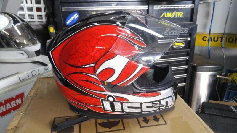 Small Icon motorcycle helmet (Great Condition)