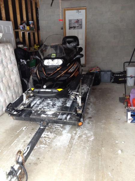 2002 SkiDoo GTSE 800 and tilt trailer*near mint