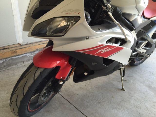 2008 Yamaha R6 Canadian Edition (red & white)