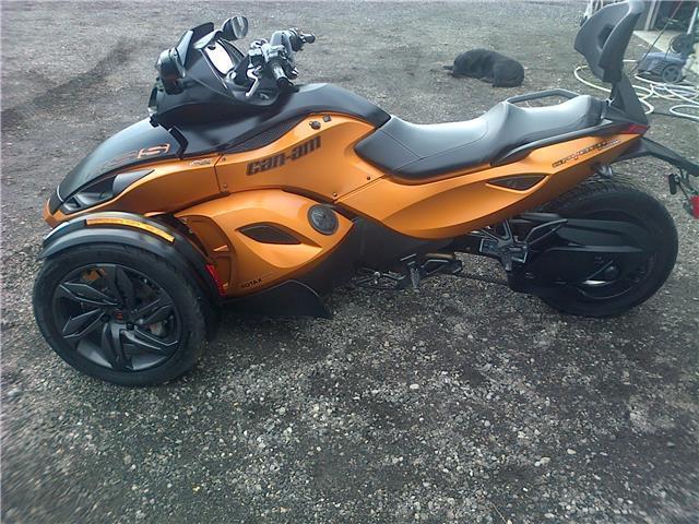 2013 CAN AM SPYDER RSS, LIKE NEW ONLY 6500 KMS!! $13995!!