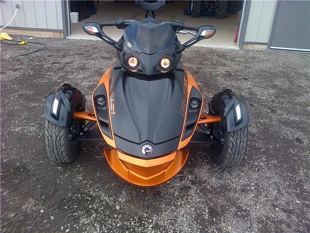 2013 CAN AM SPYDER RSS, LIKE NEW ONLY 6500 KMS!! $13995!!