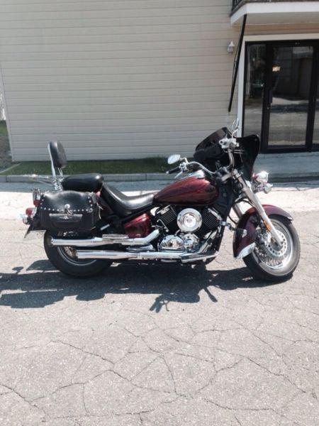 Yamaha v-star 1100 2003 custom 3500$nego