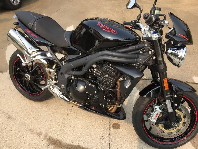 TRIUMPH SPEED TRIPLE 2010 SPECIAL EDITION