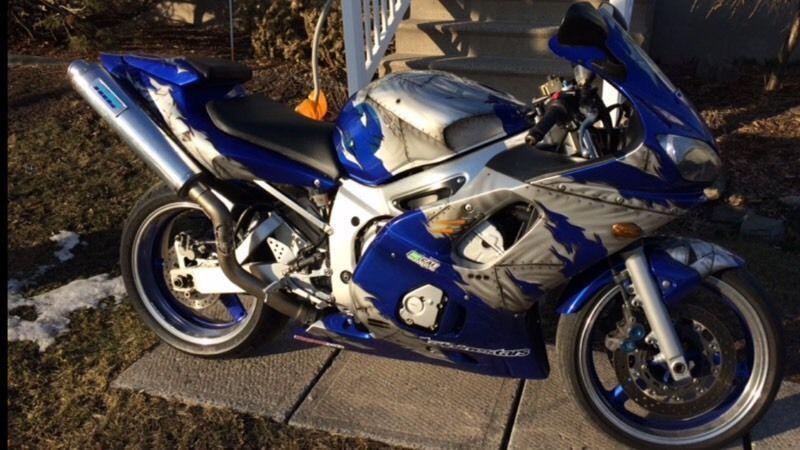 Magnifique moto sport Yamaha r6 2001