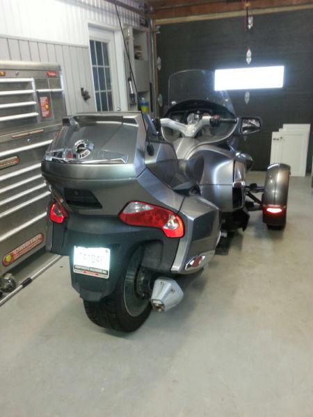 Can am Spyder RTS 2011