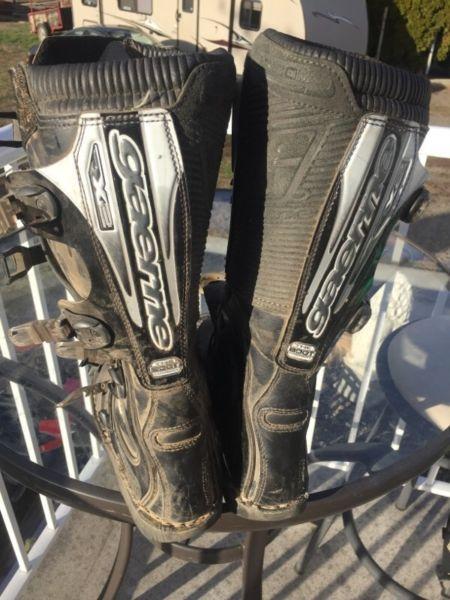Garnett dirt bike boots size 6