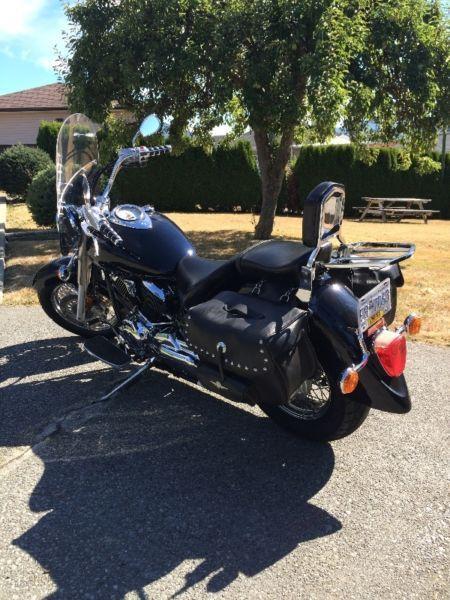Mint Condition Yamaha V-Star 1100, lots of extras