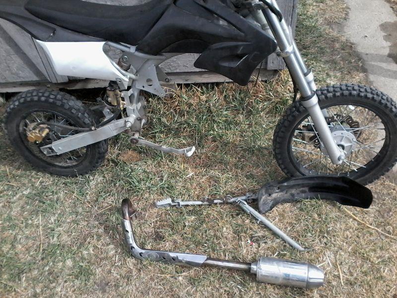 Gio 125cc roller an tons of spares great for drift trike buildin