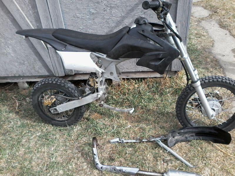 Gio 125cc roller an tons of spares great for drift trike buildin