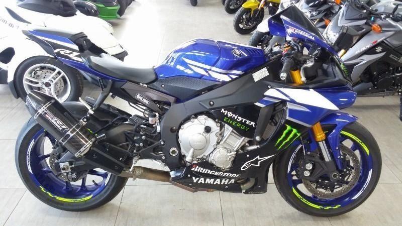 2015 Yamaha R1 65,23$/SEMAINE