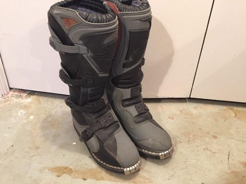 Motorcycle boots size 9 Thor quadrant