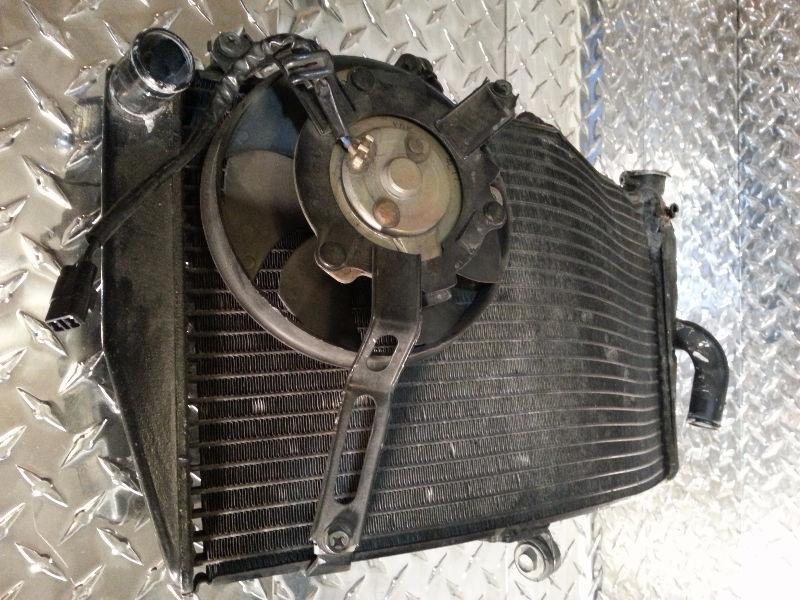 HONDA 600RR RADIATOR 05 06 600 RR RAD DAMAGED FAN INCLUDED