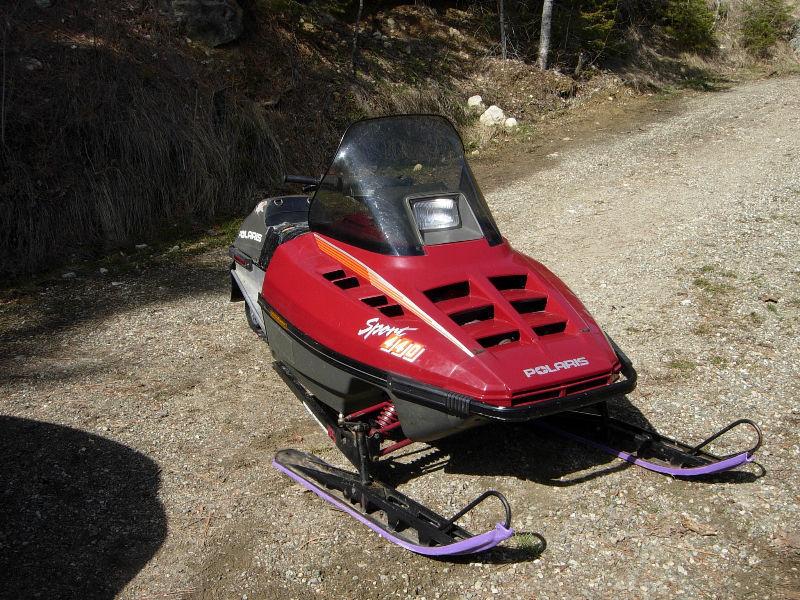 Polaris 440 Indy Sport Snowmobile (trailer available also)