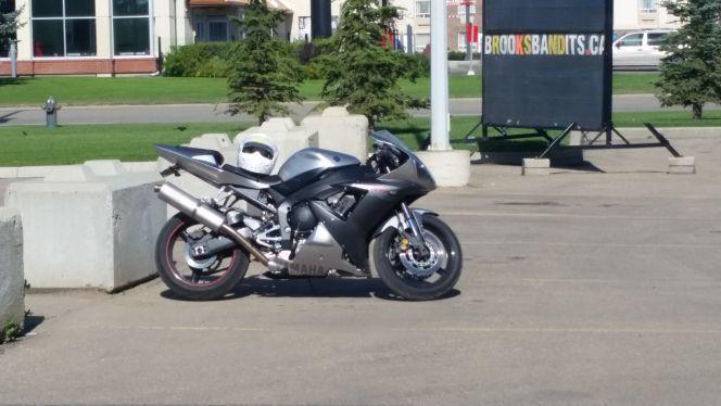 2002 yzf-r1. 28000 km excellent condition. 4000$ or trade