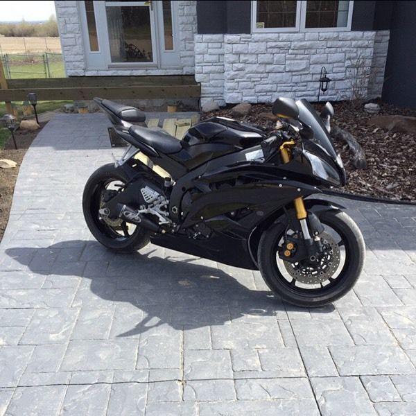 Yamaha r6 blacked out