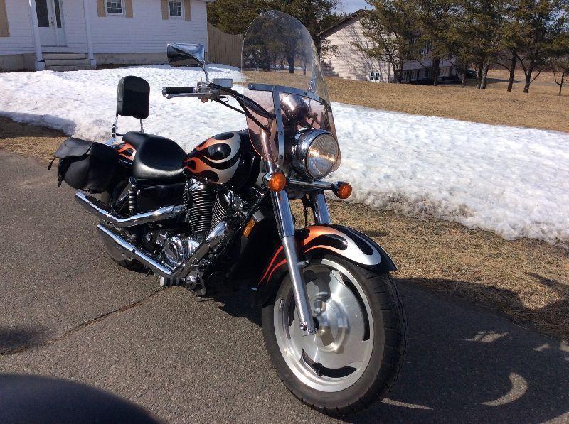 2005 Honda Shadow Saber VT1100