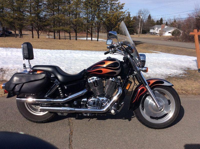 2005 Honda Shadow Saber VT1100