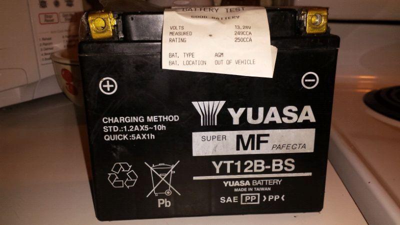 Batterie Yuasa YT12B-BS COMME NEUF 30$