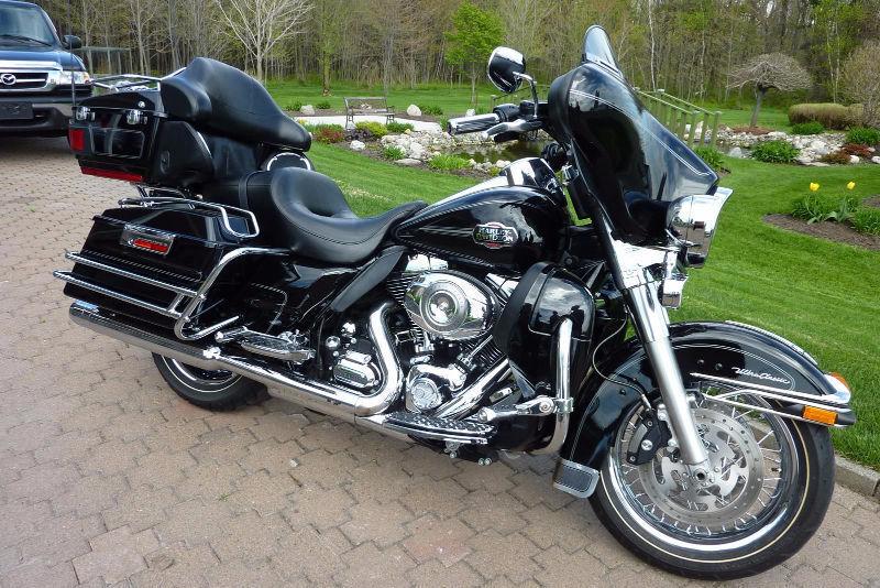 MOTO HARLEY-DAVIDSON FLHTC1 ELECTRA CLIDE ULTRA CLASSIC