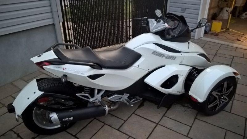2010 can am spyder comme neuf