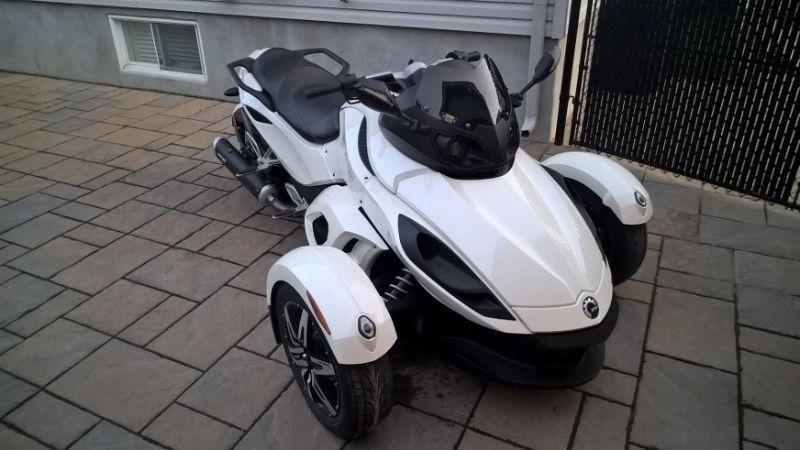 2010 can am spyder comme neuf