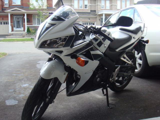 Moto Honda CBR125R Parfaite Condition