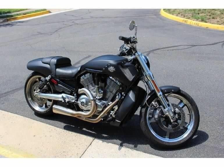 For sale 2010 v rod muscle only 5000 KM