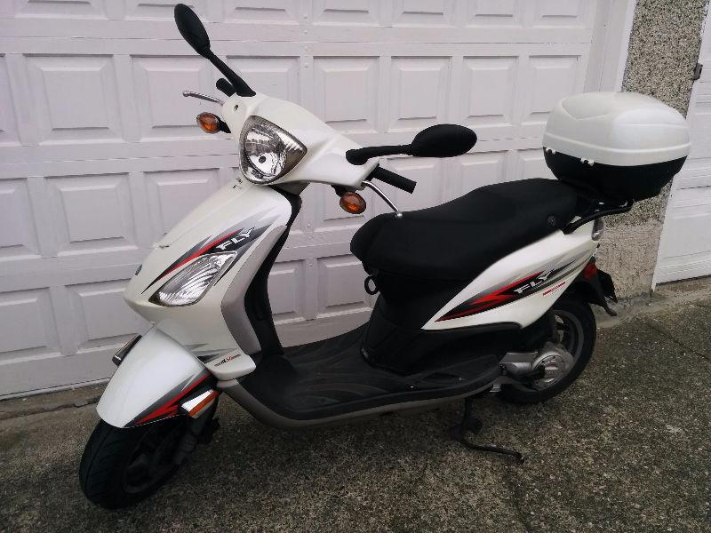 Piaggio Fly 2012 50cc Gas Scooter with white storage container