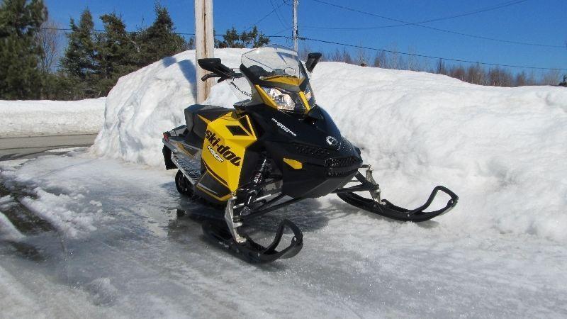 SKIDOO MXZ 600 ACE