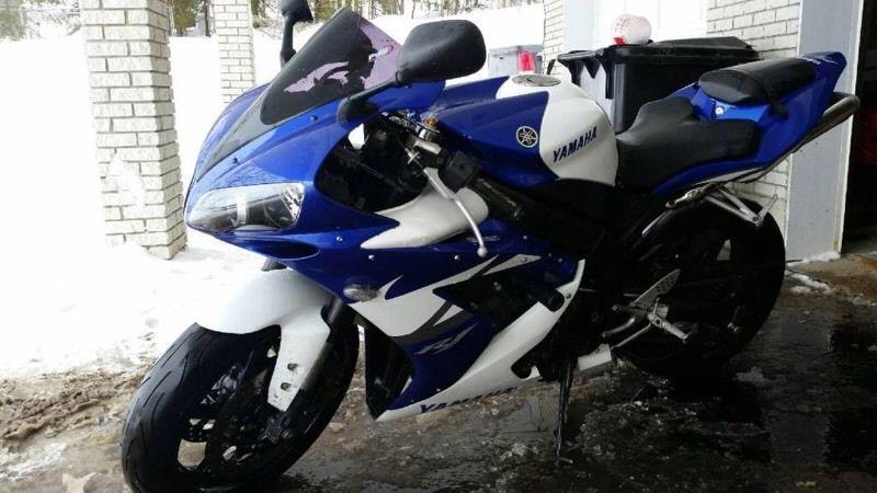 2005 YAMAHA R1 4000$ OR TRADE FOR ATV