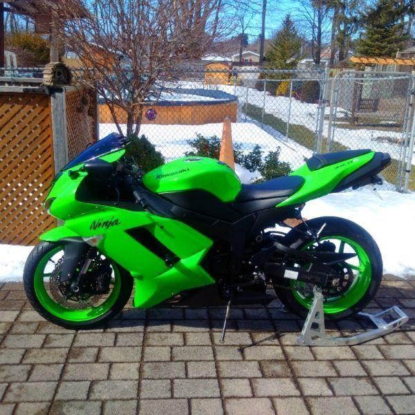 Beautiful ZX6R in Lime Green