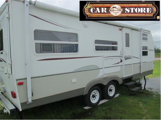 OUTBACK 26' TRAILER. REAR SLIDE WITH QUEEN BED + 4 FRONT BUNKS!