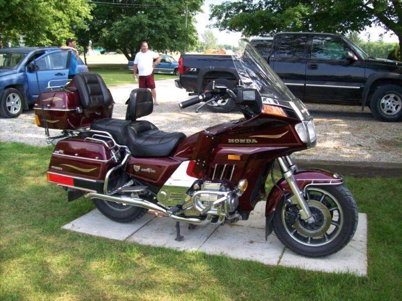 GOLDWING INTERSTATE - CLASSIC BIKE UP FOR GRABS, LOW K
