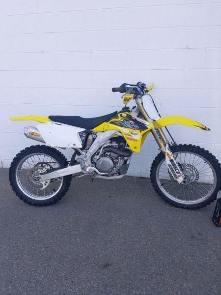 LOW LOW HOURS!. RMZ 450