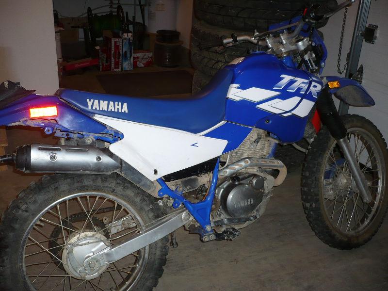 Yamaha TTR 225 dirt bike