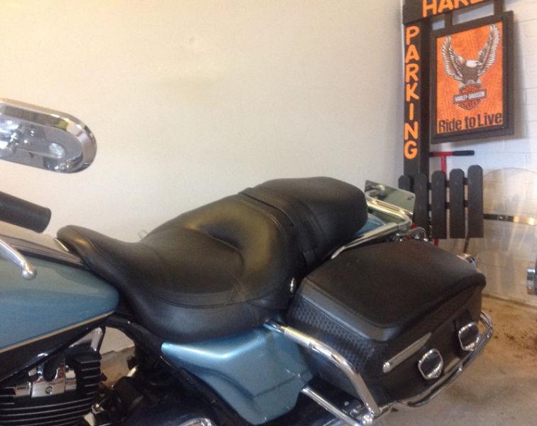 Seat, backrest and luggage rack for Road King