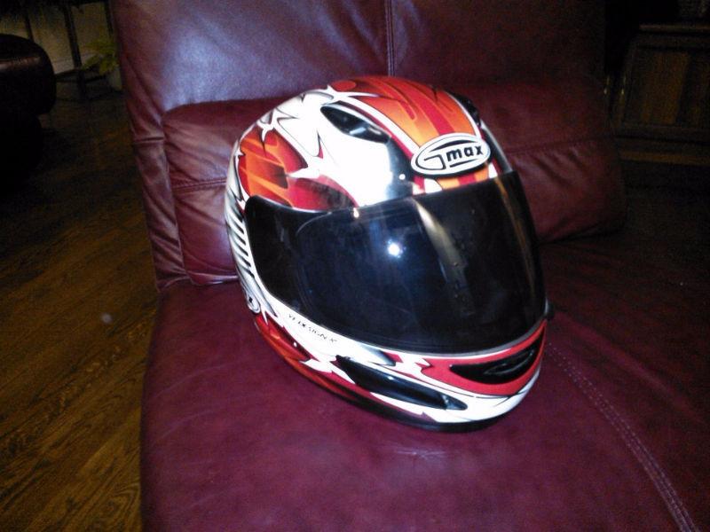 GMax Motorcycle / Auto Helmet - Size L - MINT condition