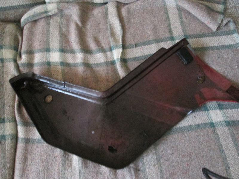 83 Suzuki GS750 ES L&R Side Covers