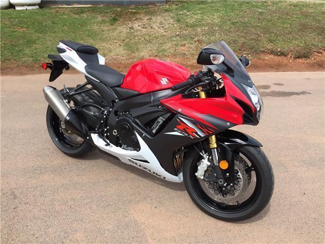 2015 Suzuki GSX-R 750 (ONLY 2600KMS) Financing Available!!
