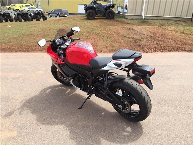 2015 Suzuki GSX-R 750 (ONLY 2600KMS) Financing Available!!