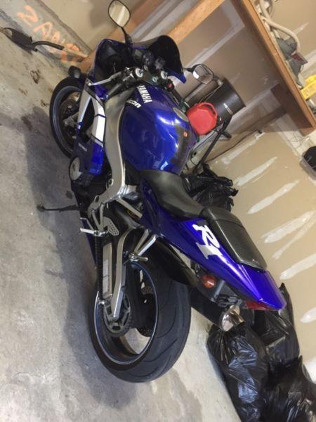 Yamaha 2000 r1 1000cc