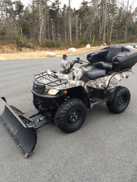 Mint condition 2014 Suzuki King quad 500, with only200kms plow